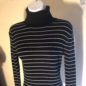 Croft & Barrow Woman's Turtle Neck Sweater..Size M